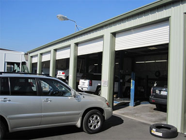 Service bays 1 - Nona's Auto Center