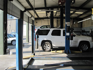 Service bays 3 - Nona's Auto Center